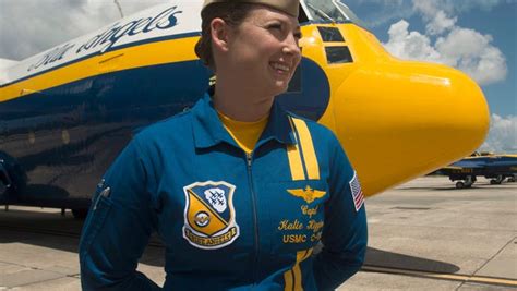 First Female Blue Angel F 18 Pilot U S Navy Lt Amanda Lee Makes History