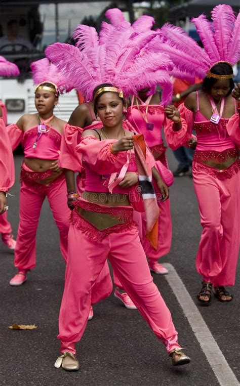 A Dancer In The Notting Hill Carnival London Editorial Stock Image Image Of Procession Queen