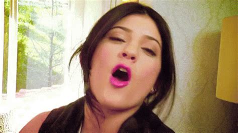 Kylie Jenner Gif Kylie Jenner Smooch Kiss Descubre Comparte Gifs
