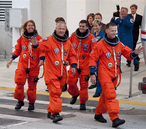 Atlantis Space Shuttle Crew Pics About Space