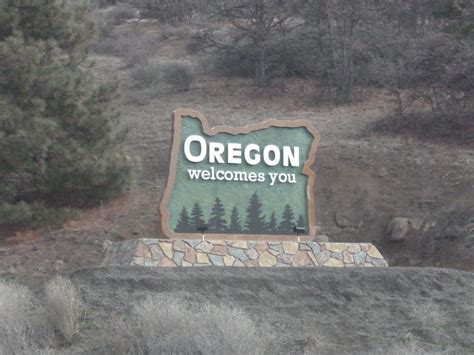 Welcome To Oregon Sign I 5 Californiaoregon State Line 2014