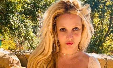 britney spears showed off her incredible body while on vacay iconic