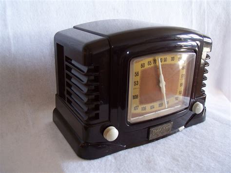 Vintage Radio Shack 1940s Replica Amfm Radio With