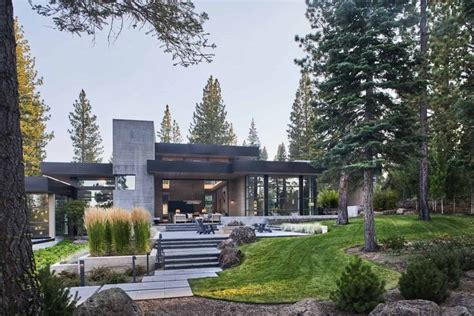 Majestic Mountain Home Embraces Indoor Outdoor Living In