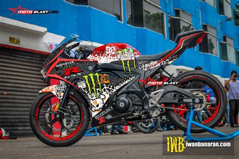 Pergantian warna lampu yang memancarkan kesan modern dan modifikasi vario fi ini juga bisa dilakukan dengan tujuan mentransformasikan motor matic ini menjadi mirip motor batman dengan ban berukuran besar. Modifikasi Striping Suzuki GSX-R150 Red Drift Monster ...