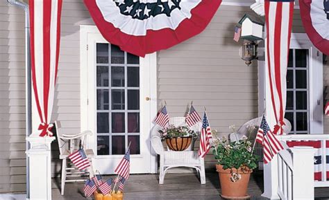 12 Patriotic Front Porch Ideas For Independence Day That You Can Do It