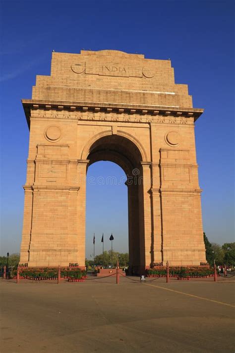 India Gate Stock Image Image Of Tour Door Delhi Vertical 5852493