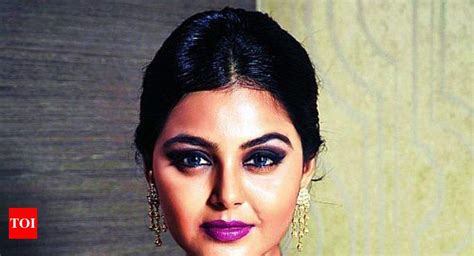 Tamil Gujarati Actress Monal Gajjar To Share Screen Space With Dhanush