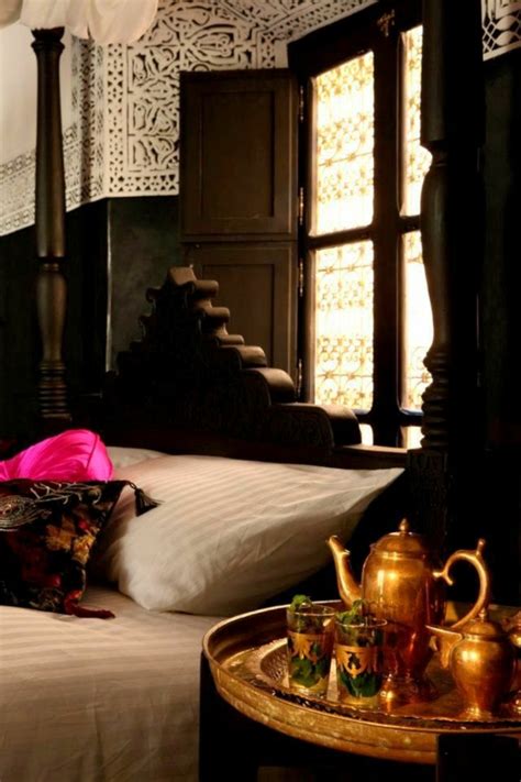 Orientalisches schlafzimmer mit roter haupfarbe und weißer. Orientalisches Schlafzimmer gestalten - wie im Märchen wohnen