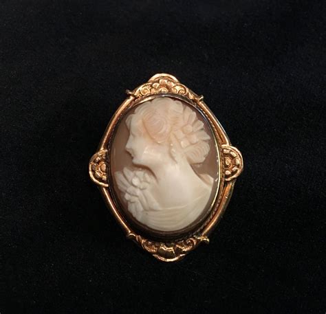 Old Antique Vintage Victorian Hand Carved Shell Cameo Brooch Signed