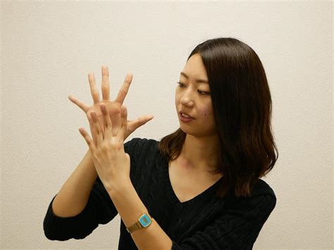 Learn The Japanese Gestures For Counting Tsunagu Japan