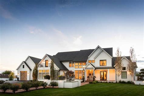 18 Beautiful Farmhouse Exterior Designs You Will Fall In Love With