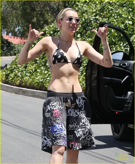 Miley Cyrus Flaunts Rock Hard Abs After Liam Hemsworth Rumors Photo
