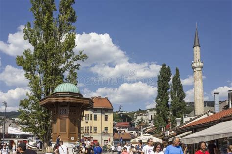 Sarajevo-Stadtzentrum Zur Tageszeit In Der Sommersaison ...