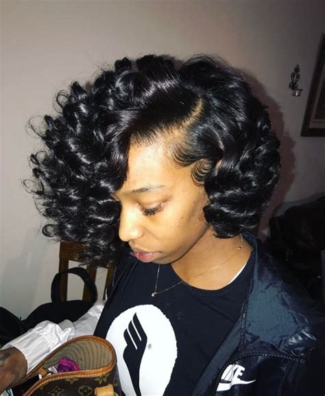 Freelance hairstylist ramsay ramirez of chicago, il created this disheveled black bob with choppy layers. Wavy bob by @nekevia_ https://linktr.ee/voiceofhair ...