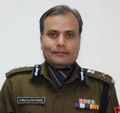 I appreciate how are delhi police works but you cannot fine the other person challan to someone else car number.in the image the car no. Delhi Police Commissioner orders early morning patrolling ...