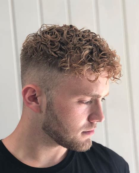 Coupe cheveux bouclés homme hair pinterest. 15 coupes pour les hommes aux cheveux bouclés - Identité