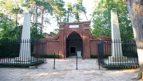 Tribute At The Tomb · George Washingtons Mount Vernon