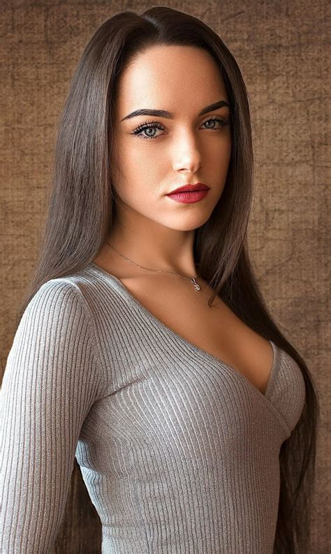 Pin By Victor Taihutu On Face Beauty Girl Brunette Beauty Beautiful Girl Face