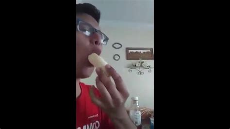 Chico Se Come Plátano Sale Mal Final Inesperado Youtube