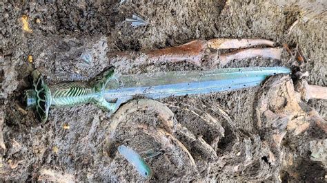 3000 Year Old Well Preserved Sword Discovered In Germany The Morning