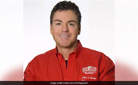 Papa John S Founder John Schnatter Resigns From Company S Board After Apologizing For Using The