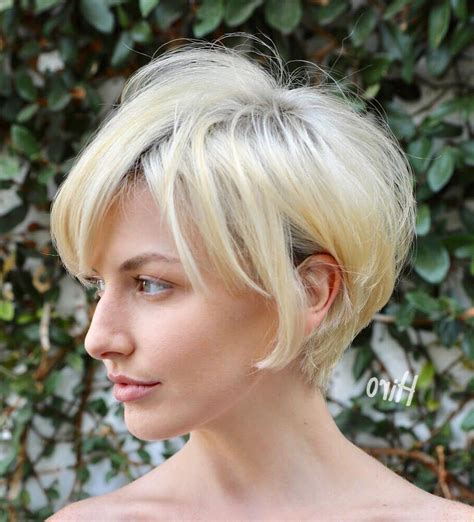 Short Feathered Hairstyles Pictures Pixie Cut