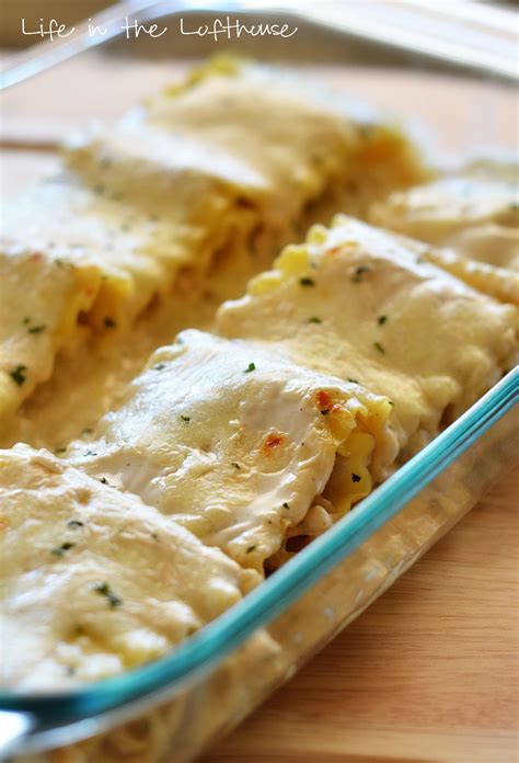 I love making goodies with crescent rolls and stuffing. Chicken Alfredo Roll-Ups