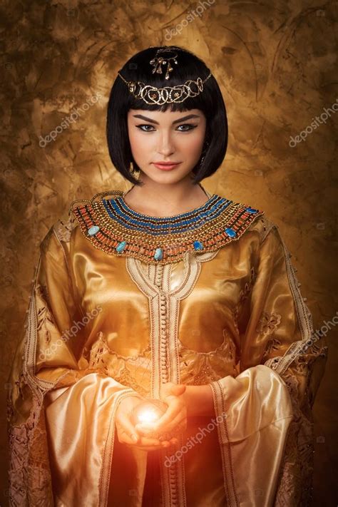 Explore over 350 million pieces of art while connecting to fellow artists and art enthusiasts. Красивая египетская женщина, как Клеопатра с волшебным ...