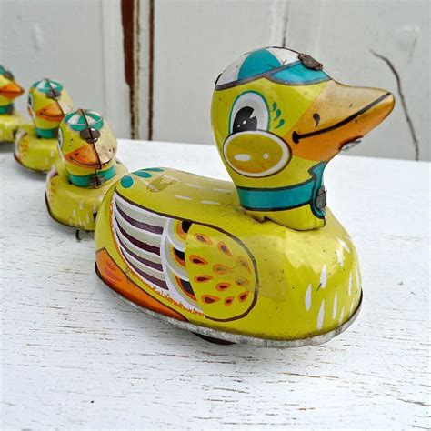 Vintage Ducks ~ In A Row Metal Wind Up Toy Latas Muñecas Realistas