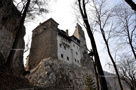 Si, viaggiare all'interno del romania è al momento consentito. Castello di Bran, la dimora del Conte Dracula