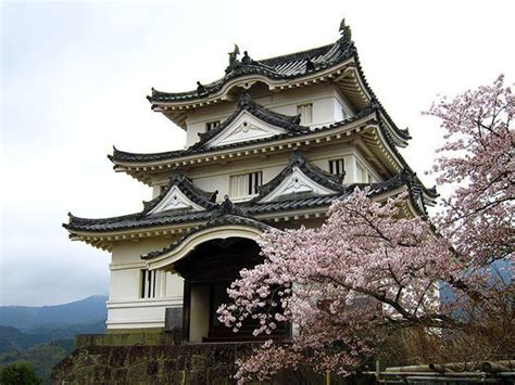 Japanese process of planning, designing and constructing buildings and other structures. Architecture on Twitter: "Uwajima Castle… " | Ancient ...