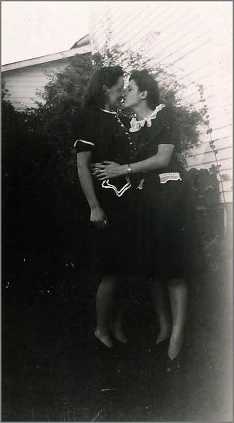 vintage affectionate ladies 36 old snapshots of women expressed their love together ~ vintage