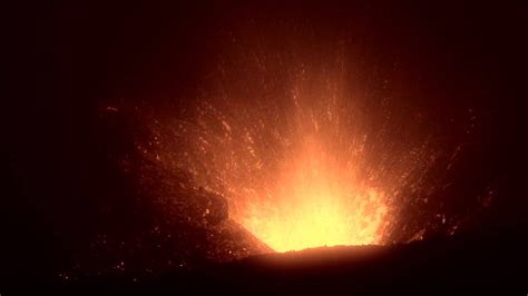 Volcanic Eruption At Night Iceland Youtube