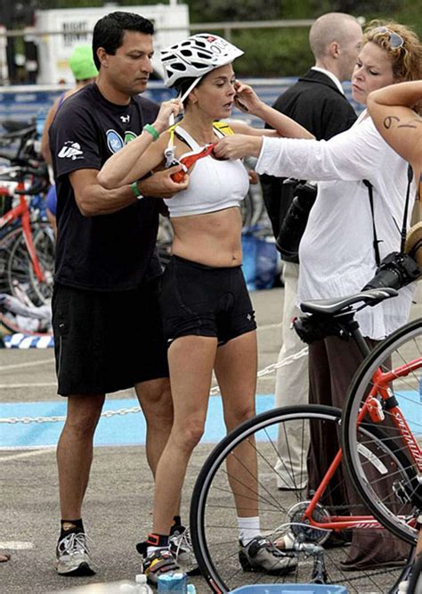 Teri Hatcher Caught Changing In Li L Black Panties During A Marathon