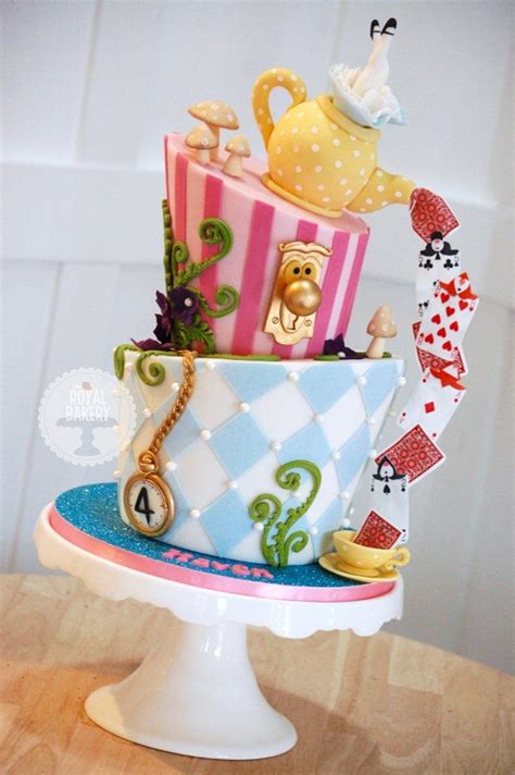 Alice In Wonderland Cakes Cake Style Wonderland Party Theme Alice In