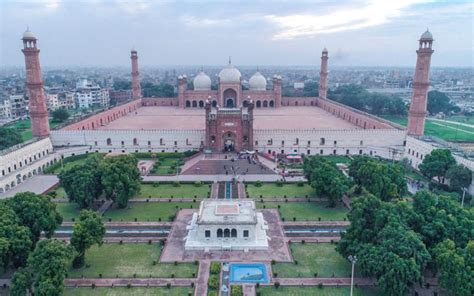 Badshahi Mosque Lahore Timings Ticket Price And More Zameen Blog