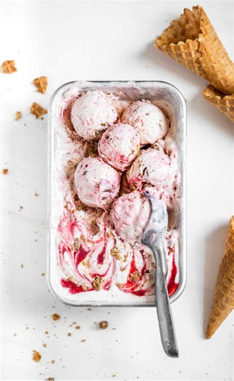 Strawberry Crumble Ice Cream No Churn Mikebakesnyc