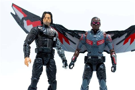War 6 Figure Action Captain Marvel Inches Civil Falcon Legends Exclusive America Saga