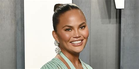 Chrissy Teigen Shares Photo From Breast Implant Removal Surgery And Scars Chrissy Teigen Just