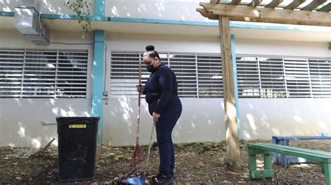 .puerto rico (ampr) y su local sindical, por conducto de su presidenta, grichelle toledo, rechazó este lunes el plan de reapertura de escuelas para brindar clases presenciales. Llueven los elegios para la escuela en Villa Capri ante reinicio de clases presenciales - Videos ...