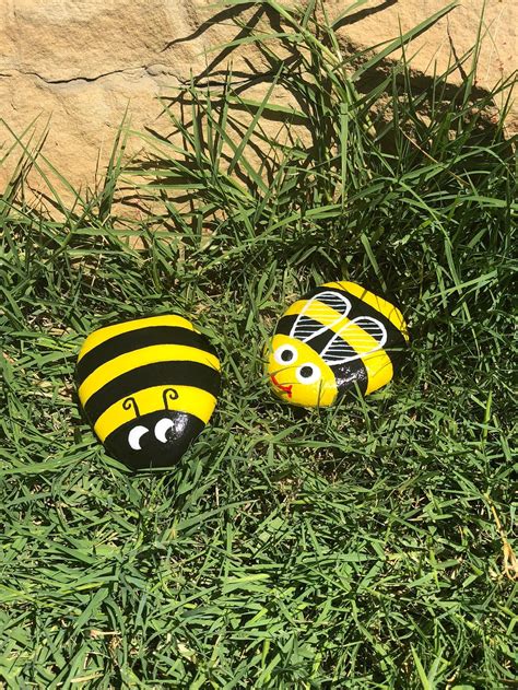 Charming Bumble Bee Painted Rocks Etsy In 2020 Painted Rocks Kids