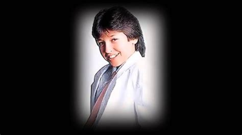 Su impactante color de voz deslumbró a los productores, quienes no dudaron en ponerlo como el encargado de abrir las emisiones. PABLO RUIZ....QUEDATE JUNTO A MI - YouTube