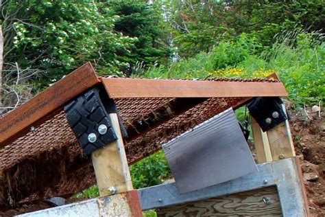 In this video we look at the super shaker soil sifter in action and we do a walk around to show how its made. Homemade Soil Screener/sifter | Pomysły