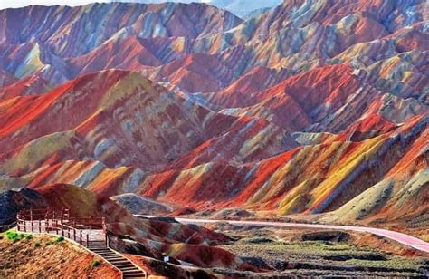 Rainbow Mountains In China At The Zhangye Danxia Landform Lugares