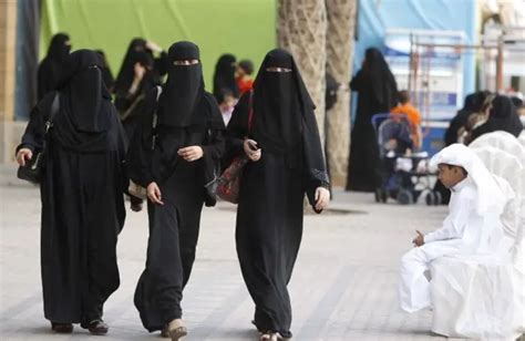 así viven realmente las mujeres en los emiratos Árabes unidos popup