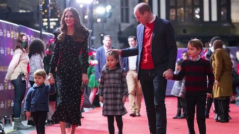 Cambridges Christmas Card Prince William And Kate Share Smiling