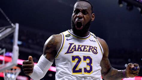 Nba Fines Lakers Lebron James 15k For Making Obscene Gesture Wftv