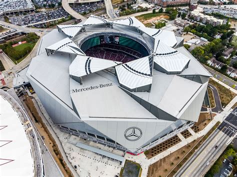 Mercedes Benz Stadium с уникальной кинетической крышей устойчивая