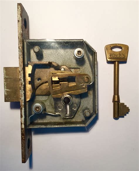 With keys, they rotate to latch or unlatch a door by virtue of their internal structure. Lever tumbler lock - Wikiwand
